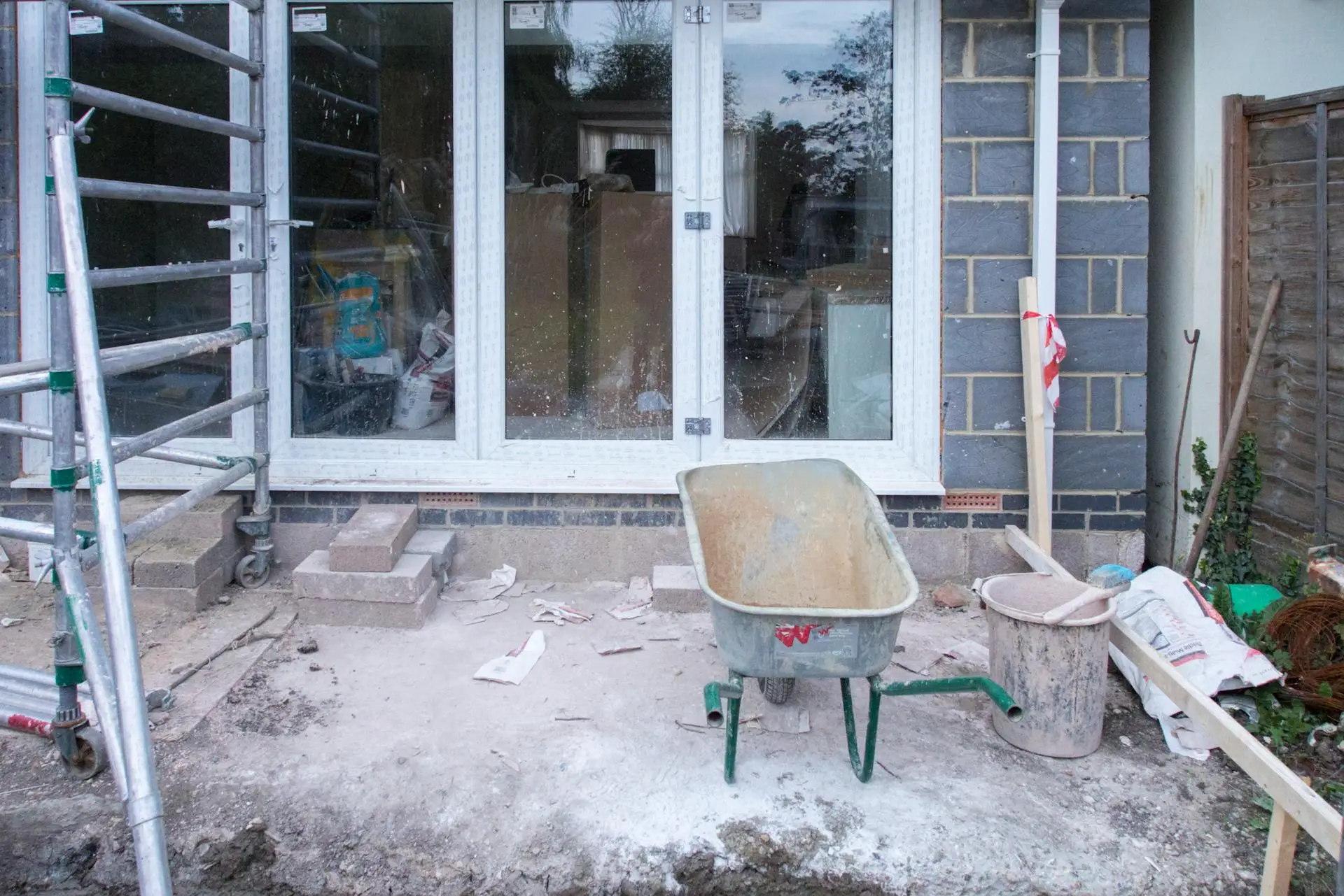 Constructieberekening voor uitbouw op erfgrens: regels en vereisten