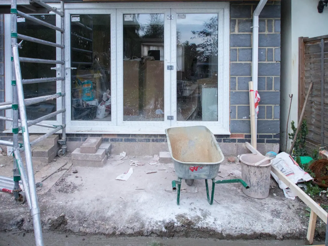Constructieberekening voor uitbouw op erfgrens: regels en vereisten